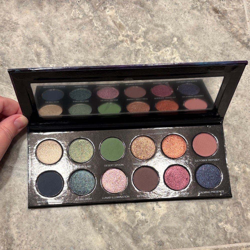 ✨LE✨DISCONTINUED ✨Sydney Grace X Temptalia Eyeshadow Palette-On The Horizon